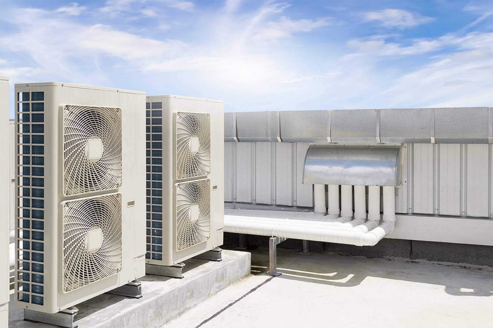 Aircompressormachinepartofairconditionersystemonroofdeckwithskybackgroundjpg5b053b6742fcbjpg_5b17cd602608f